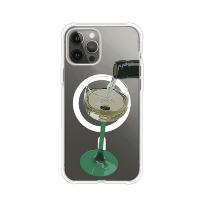 Funda personalizada para iPhone con ilustración de un dirty martini siendo servido en una copa. Diseño elegante y moderno para amantes de los cócteles. Producto de Remark MX