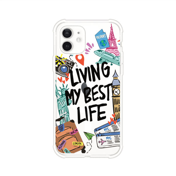Funda personalizada para iPhone con frase 'Living My Best Life' y diseño de elementos viajeros como maletas, torre Eiffel, Big Ben y boletos de avión; producto de Remark MX