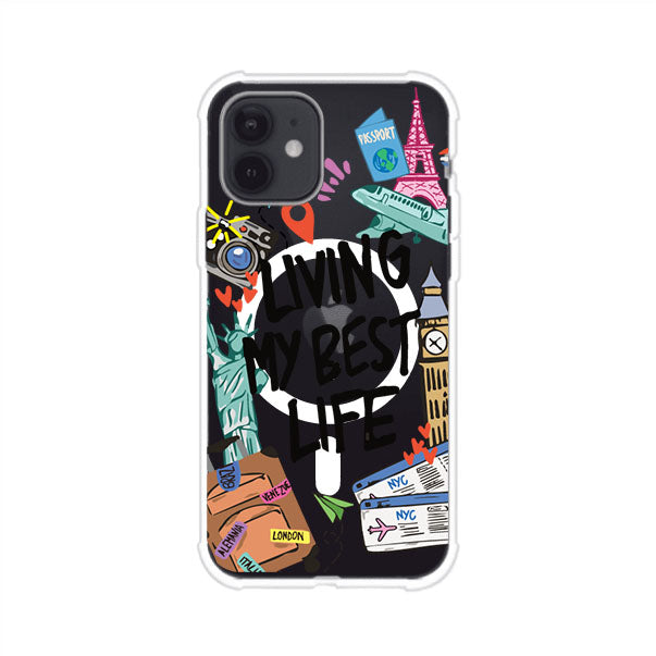 Funda personalizada para iPhone con frase 'Living My Best Life' y diseño de elementos viajeros como maletas, torre Eiffel, Big Ben y boletos de avión; producto de Remark MX