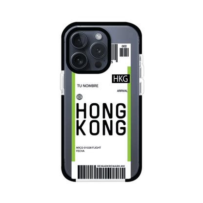 Funda personalizada estilo pase de abordar con diseño de Hong Kong y código HKG, personalizable con nombre y datos de vuelo; producto de Remark MX para iPhone