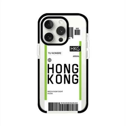 Funda personalizada estilo pase de abordar con diseño de Hong Kong y código HKG, personalizable con nombre y datos de vuelo; producto de Remark MX para iPhone