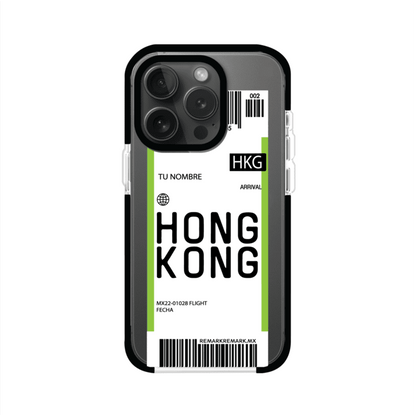 Funda personalizada estilo pase de abordar con diseño de Hong Kong y código HKG, personalizable con nombre y datos de vuelo; producto de Remark MX para iPhone
