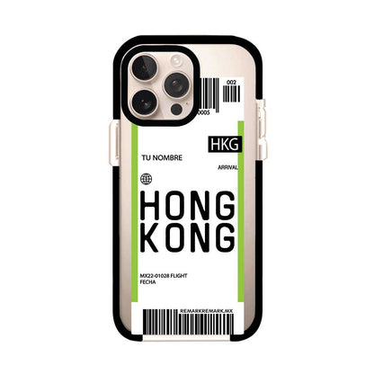 Funda personalizada estilo pase de abordar con diseño de Hong Kong y código HKG, personalizable con nombre y datos de vuelo; producto de Remark MX para iPhone