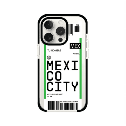 Funda personalizada estilo pase de abordar con diseño de Mexico y código MEX, personalizable con nombre y datos de vuelo; producto de Remark MX para iPhone