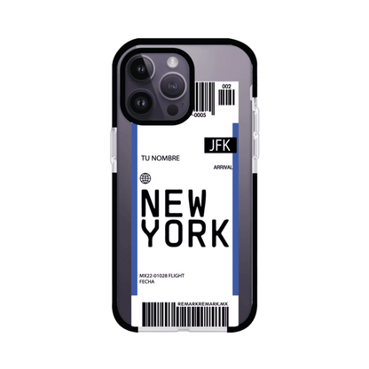 Funda personalizada estilo pase de abordar con diseño de Nueva York y código JFK, personalizable con nombre y datos de vuelo; producto de Remark MX para iPhone