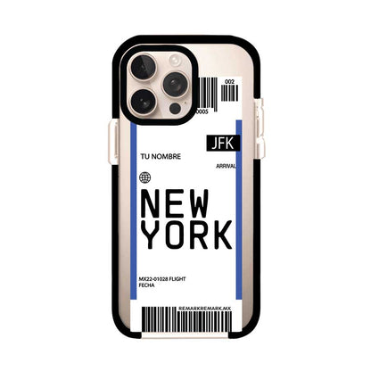 Funda personalizada estilo pase de abordar con diseño de Nueva York y código JFK, personalizable con nombre y datos de vuelo; producto de Remark MX para iPhone