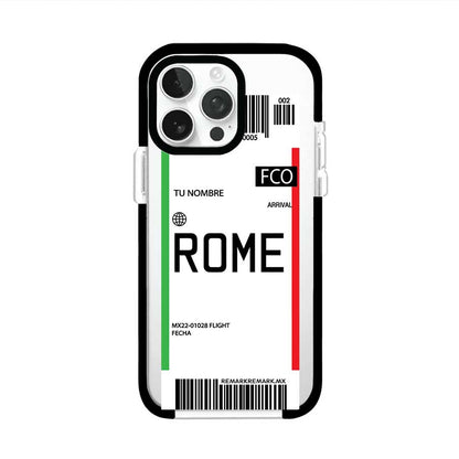 Funda personalizada estilo pase de abordar con diseño de Roma y código FCO, personalizable con nombre y datos de vuelo; producto de Remark MX para iPhone