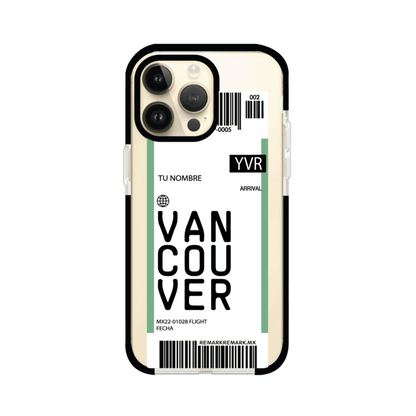 Funda personalizada estilo pase de abordar con diseño de Vancouver y código YVR, personalizable con nombre y datos de vuelo; producto de Remark MX para iPhone
