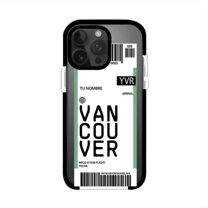 Funda personalizada estilo pase de abordar con diseño de Vancouver y código YVR, personalizable con nombre y datos de vuelo; producto de Remark MX para iPhone