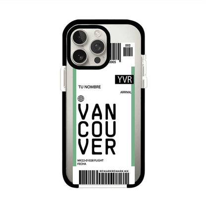 Funda personalizada estilo pase de abordar con diseño de Vancouver y código YVR, personalizable con nombre y datos de vuelo; producto de Remark MX para iPhone