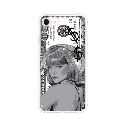 Funda personalizada para iPhone con diseño en blanco y negro de Elvira Hancock de la película Scarface sobre un billete de dólar. Estilo glam retro, producto de Remark MX
